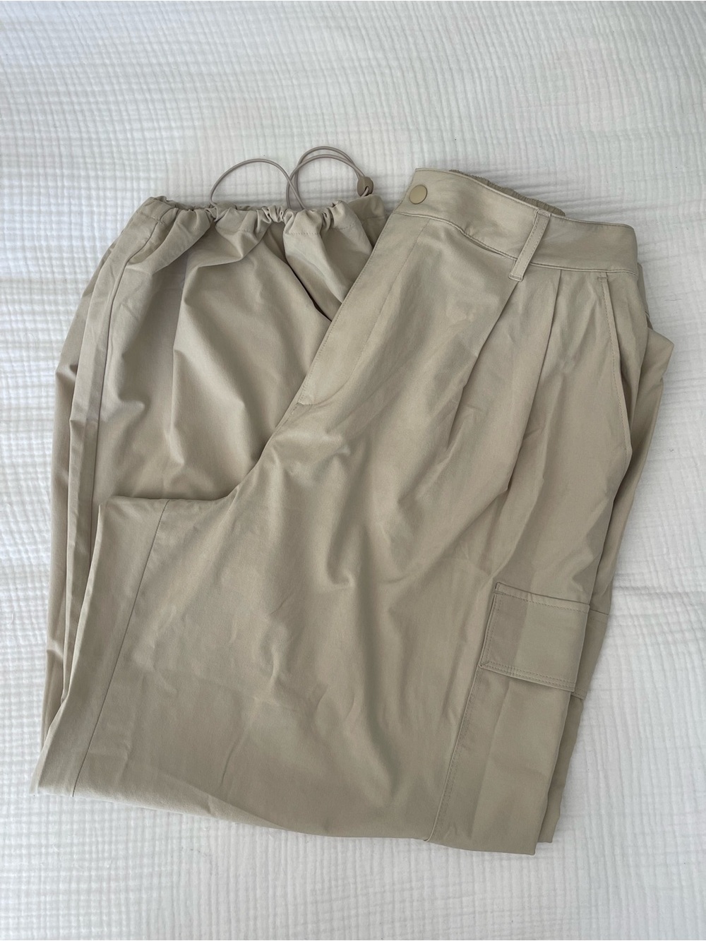 GAP Fit Tan Nylon Pleated Cargo with Adjustable Hem ~ Sz L - Picture 4 of 11
